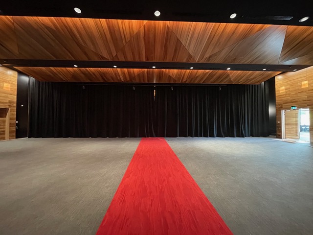 Macwuarie Uni Grad Hall Curtains install by STM 